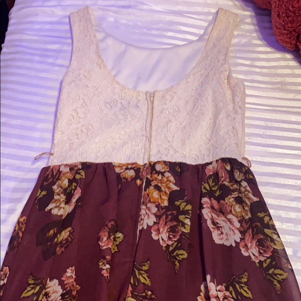 a dress - Picture 4 of 4